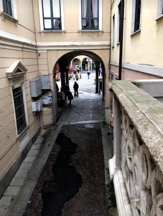 Emma Home Adiacente Alla Piazza Ducale Vigevano Exterior foto